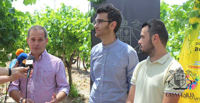 Rueda de prensa de la presentación del V Concurso de mbolsado de Uva, en Heretat de Cesilia