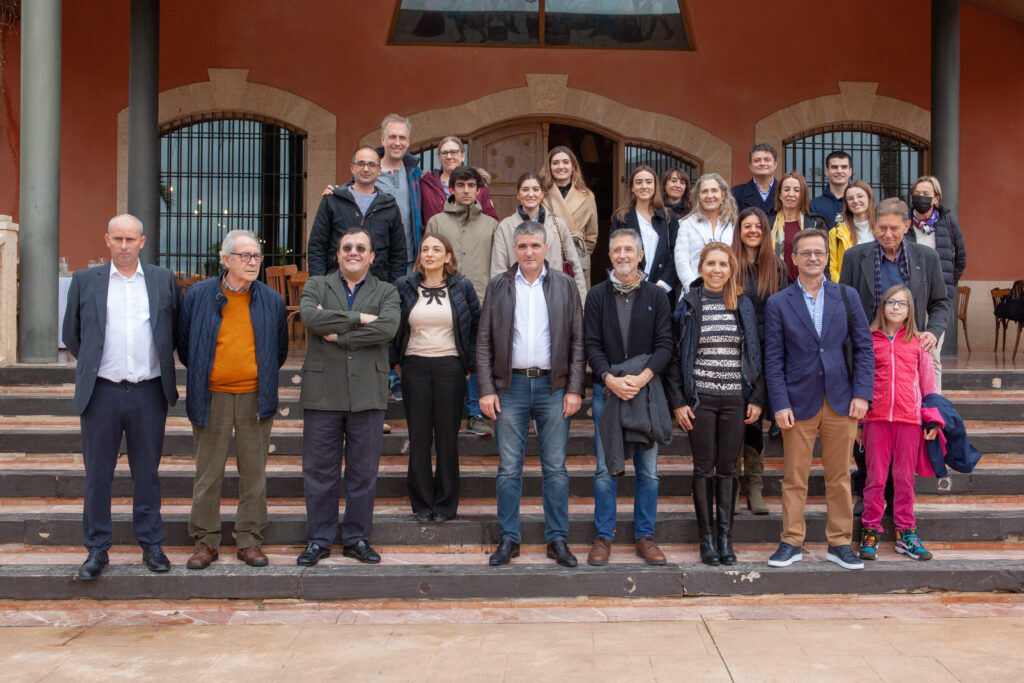 Los ganadores de los Premios Rei Jaume I visitan la bodega Casa Sicilia de Novelda