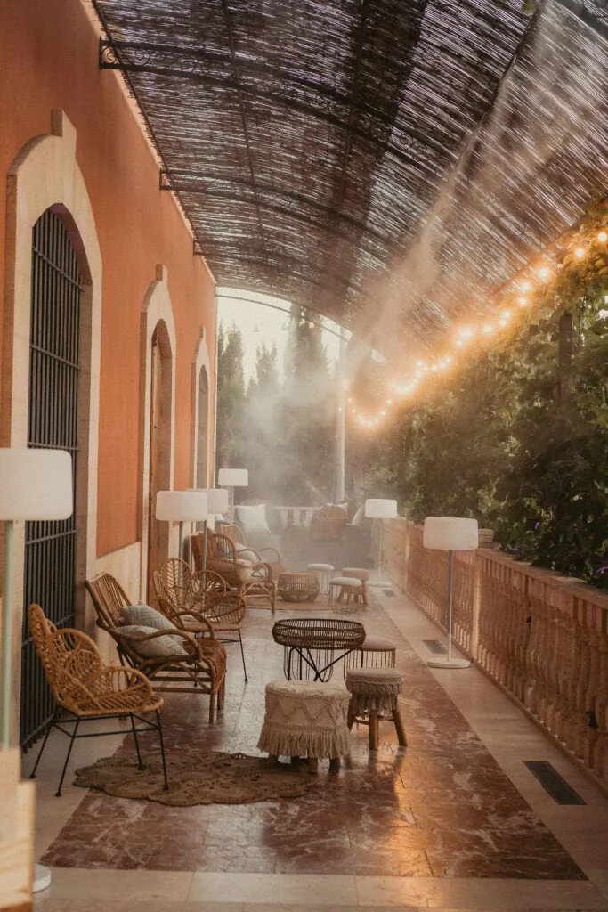 Salón de celebraciones de Casa Sicilia con guirnaldas de luces